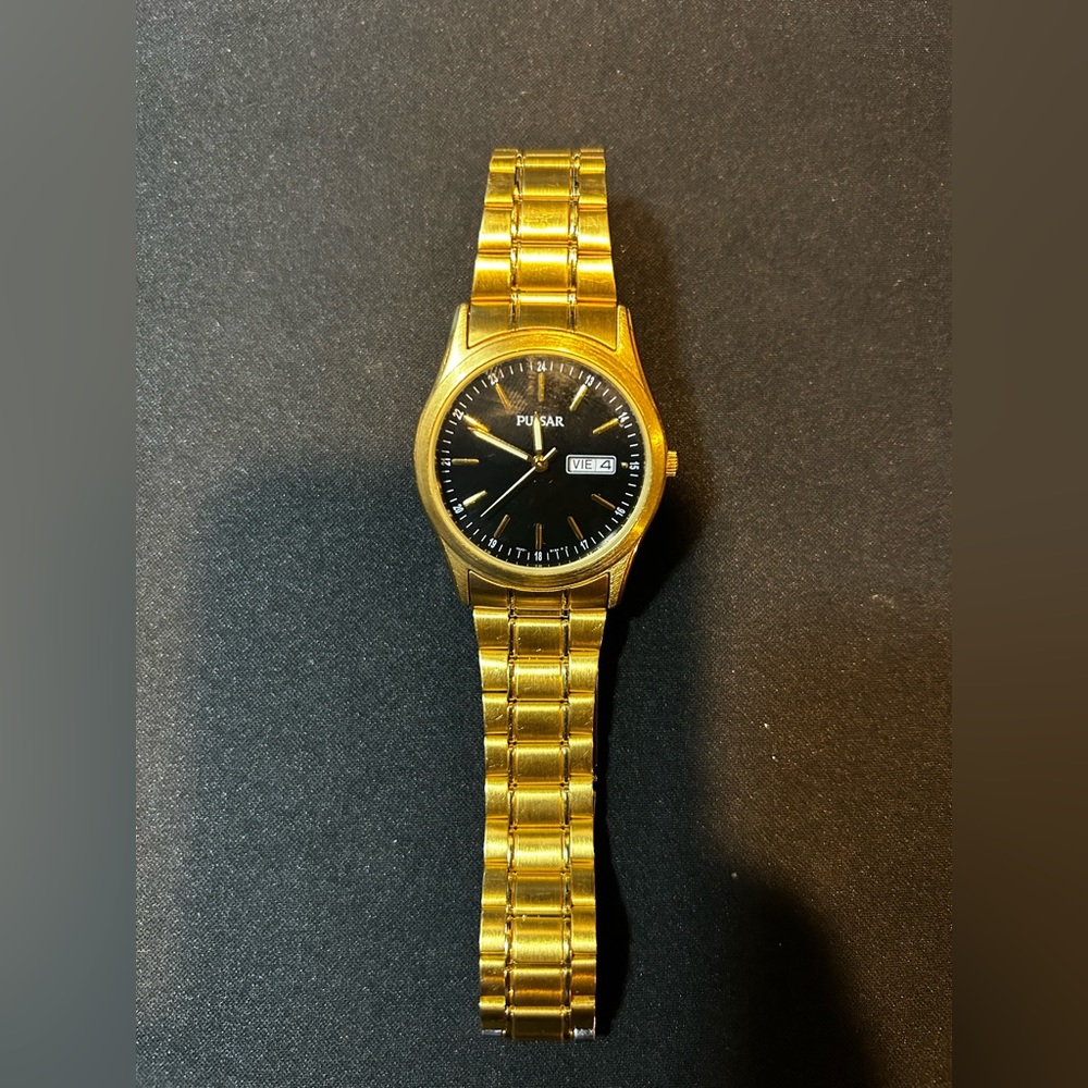 Pulsar Gold/Black Round Face Wristwatch